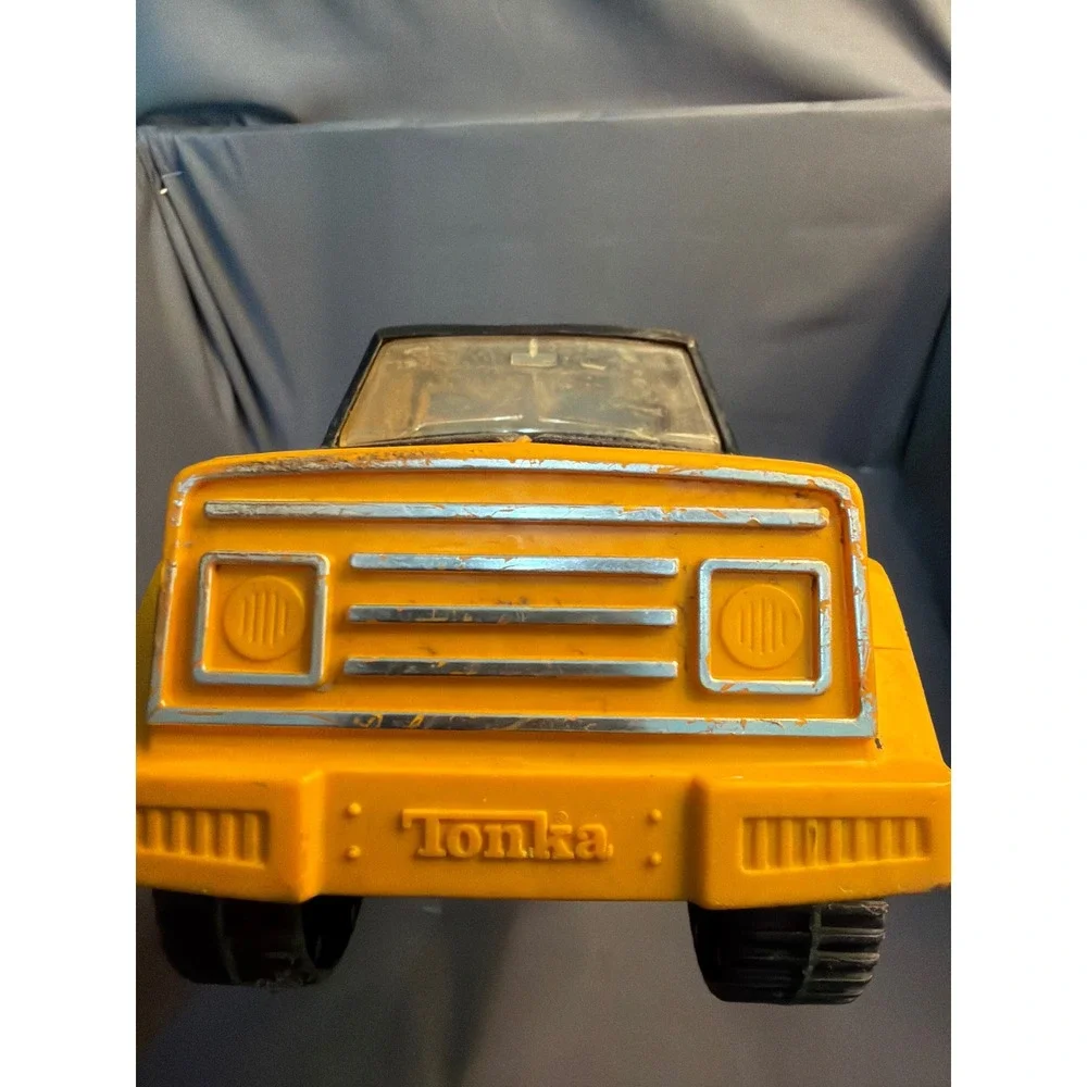 Vintage Tonka Semi Truck Cab Yellow Black Stones Gravel Quarry Pressed Steel Toy